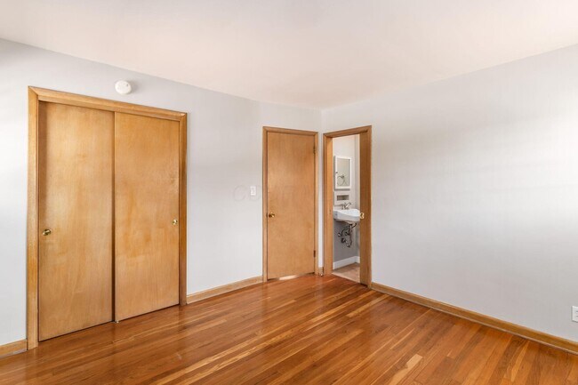 Building Photo - 724 Drummond Ct