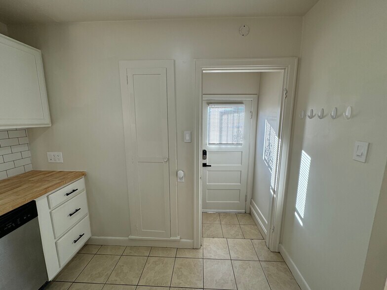 Building Photo - 2659 Brinker Ave