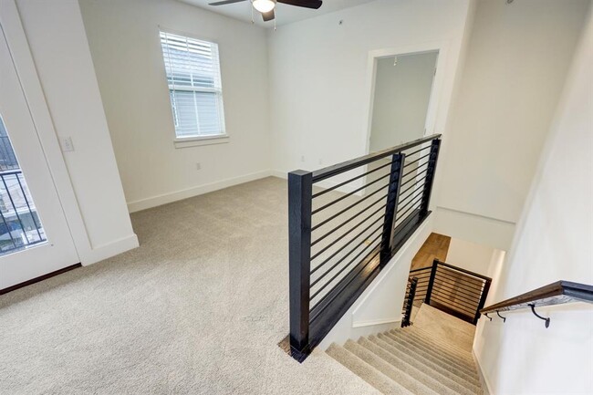 Building Photo - 2501 Simond Ave