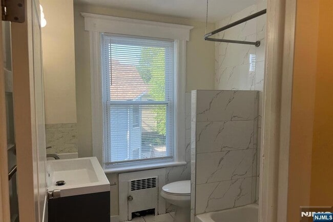 Building Photo - 19 Spring St