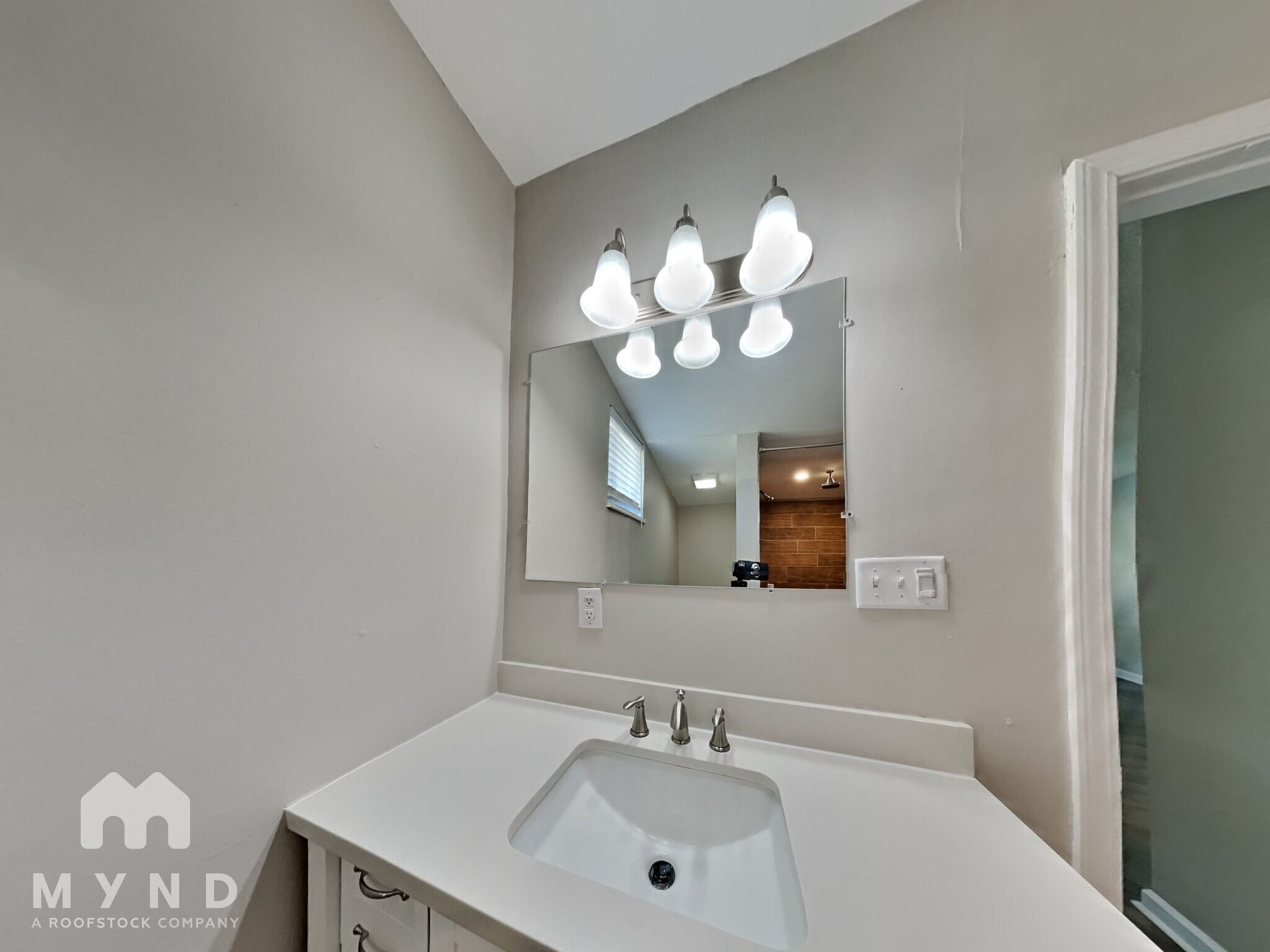 Building Photo - 3904 Ireland Dr