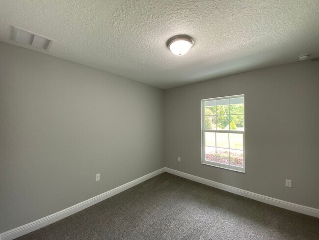 Building Photo - Desirable SW Ocala Neighborhood 4/2/2