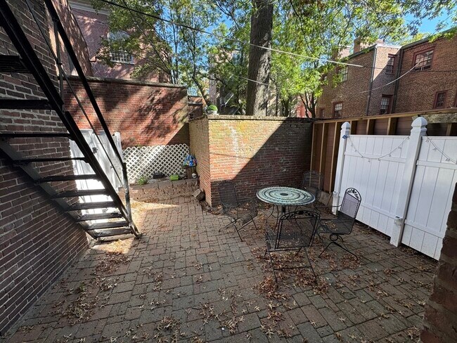 Building Photo - 47 Tileston St