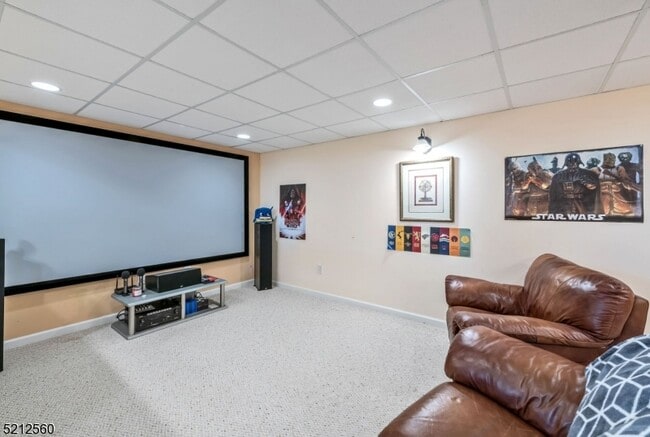 Building Photo - 706 Skyline Dr