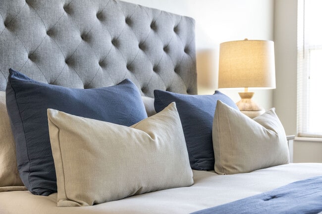 Building Photo - 7225 Bromfield Dr