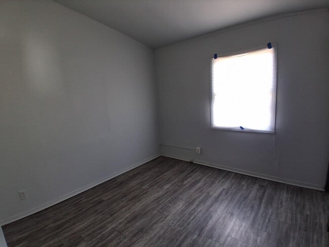 Building Photo - 619 Plum-