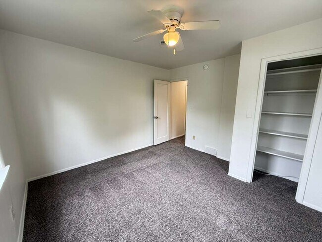 Building Photo - 3 Bedroom 1 Bathroom Greenwood Home!