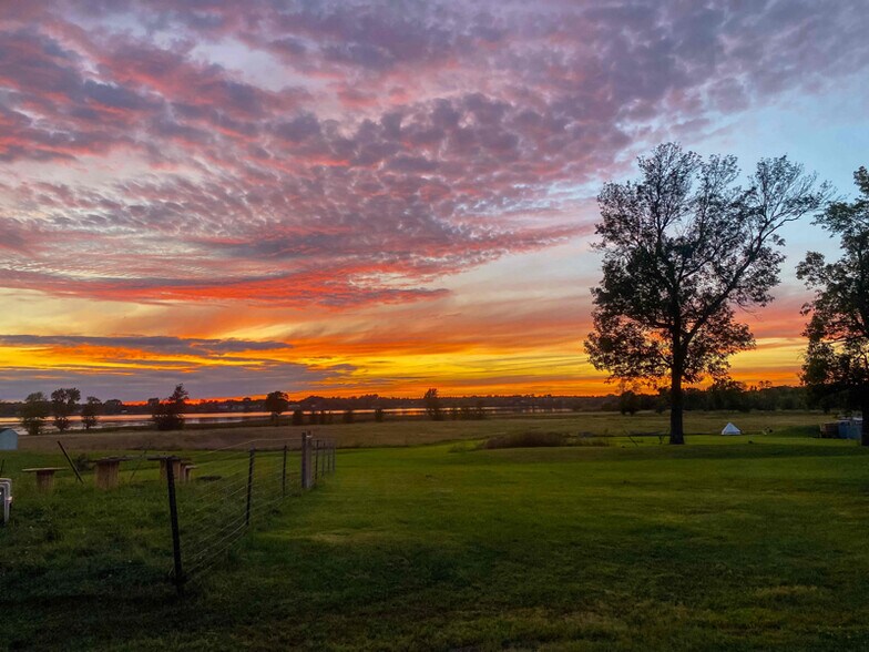 Building Photo - 7661 US-2