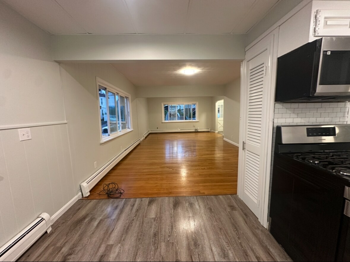 Kitchen/living - 101 Reservoir Ave
