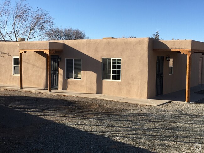 Building Photo - 2266 Rumbo Al Sur
