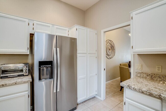 Building Photo - Resort Style Living - Furnished Three Bedr...