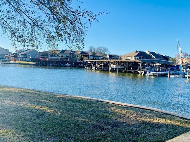 Building Photo - 74 April Hill