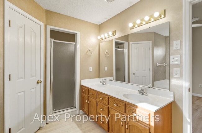 Building Photo - 13109 Sandbourne S