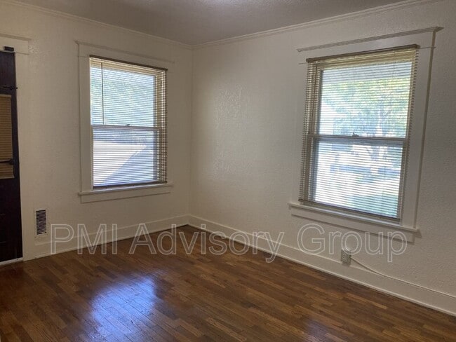 Building Photo - 908 SW 12th St