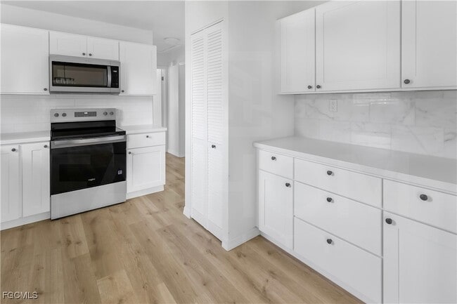 Building Photo - 10697 Holly Rd