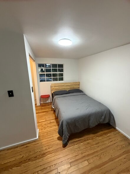 Building Photo - 27 NE 49th St