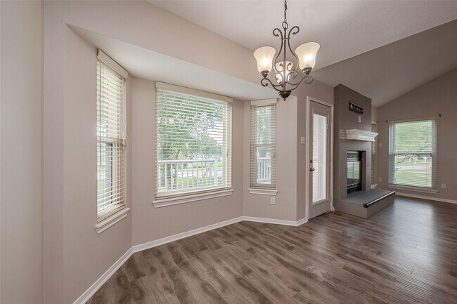 Building Photo - 131 Cove Cir