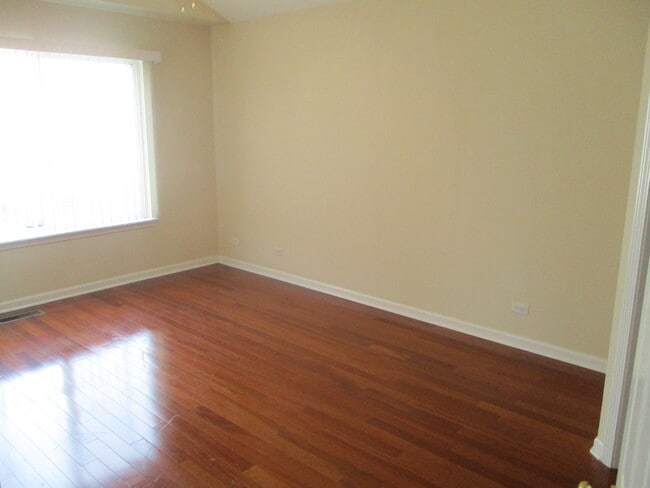 Building Photo - 656 S Rosehall Ln