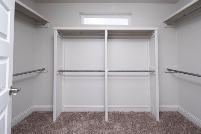 Building Photo - 2007 7th Ave