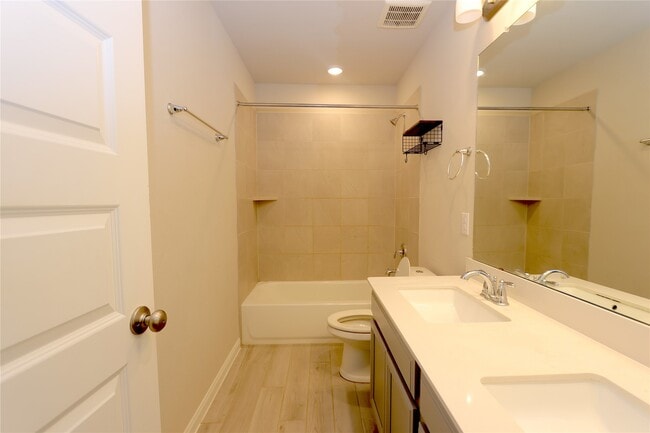 Building Photo - 7219 Toluca Dr