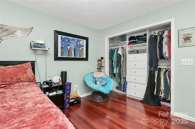 Building Photo - Modern Condo for Rent – Walk to NoDa & Lig...