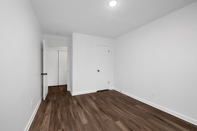 Building Photo - 5 bedroom 3 bath in Covington recently renovated just off the town square