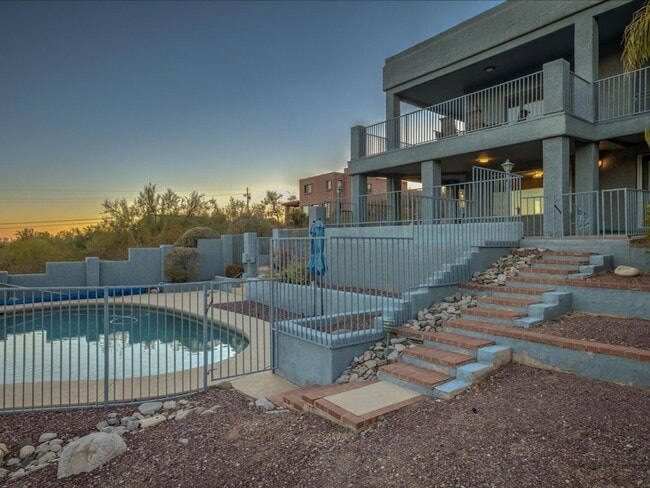 Building Photo - 4 Bedrooms, 3 Bathrooms