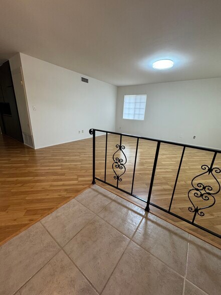 Foyer - 15190 Penasquitos Dr