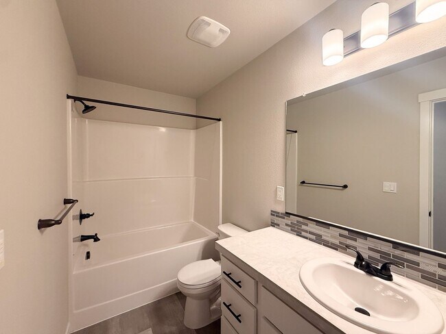 Building Photo - 5590 Mountain Quail Dr S