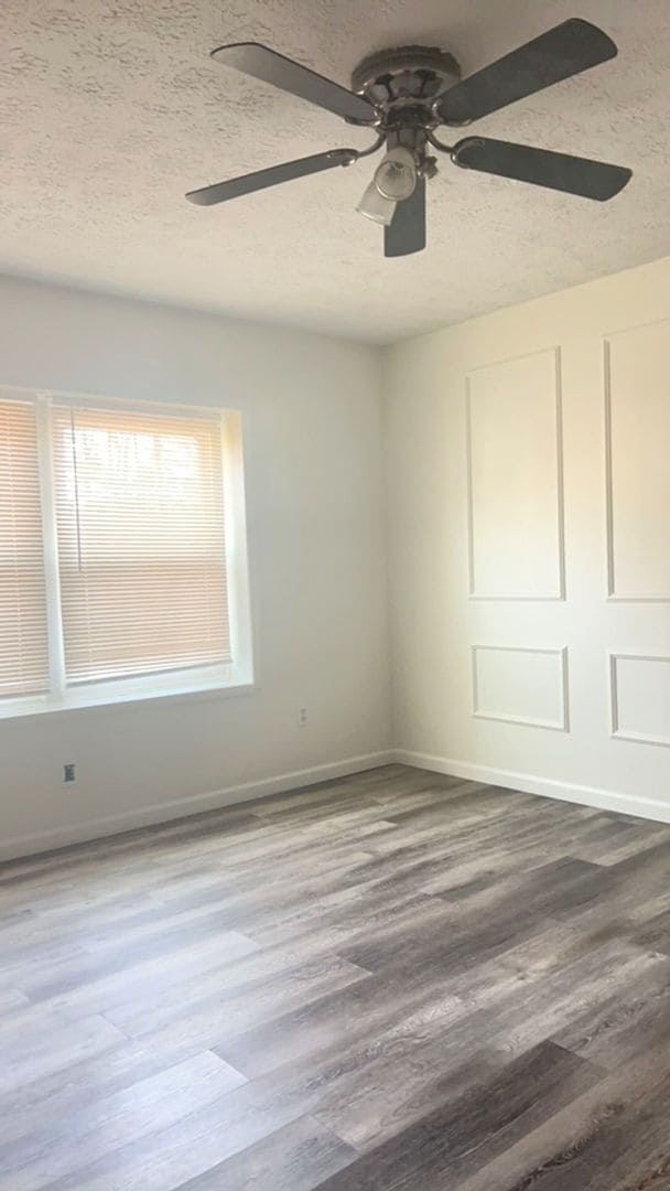 Building Photo - Coming Soon! Three Bedroom Townhome!!