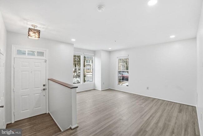 Building Photo - 10718 Kitchener Ct