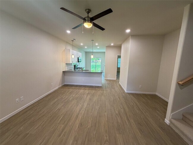 Building Photo - 411 W Dulin St