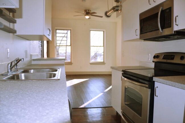 Building Photo - 445 W McMicken Ave