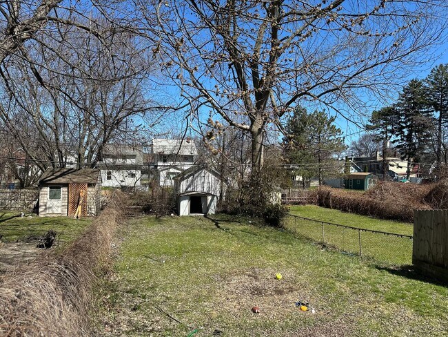 Building Photo - SINGLE FAMIKY FOR RENT IN MAPLEWOOD LOCATION !