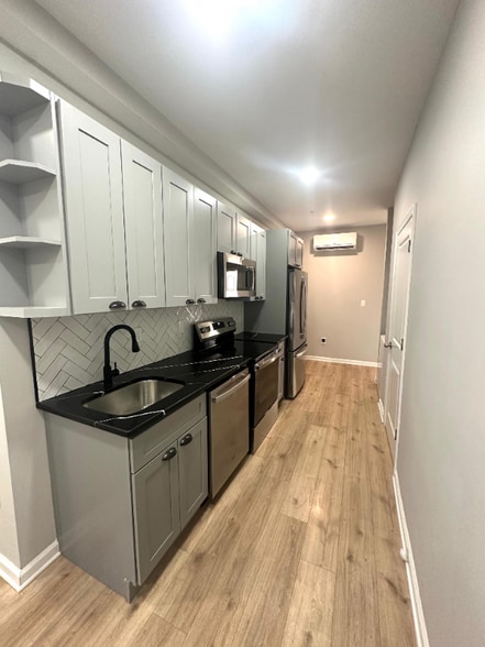 Building Photo - 2215 N 10th St