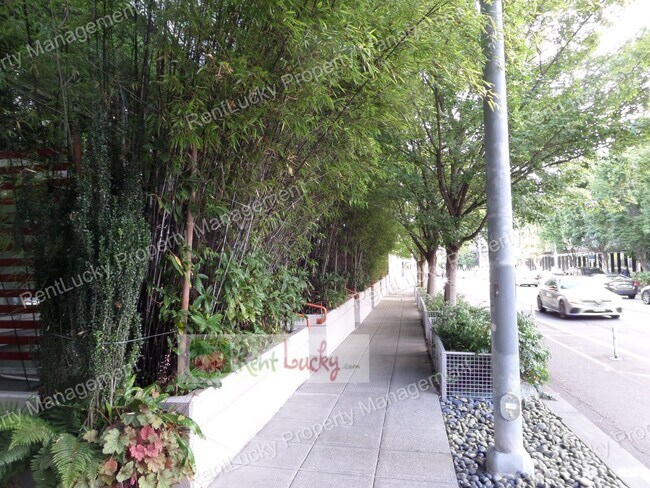 Building Photo - 401 9th Ave N