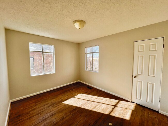 Building Photo - Charming 3-bedroom, 1-bathroom home availa...