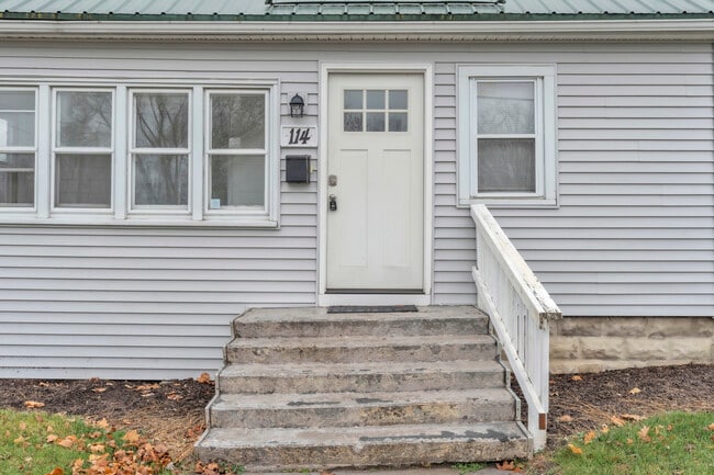 Building Photo - 114 Parker Ave