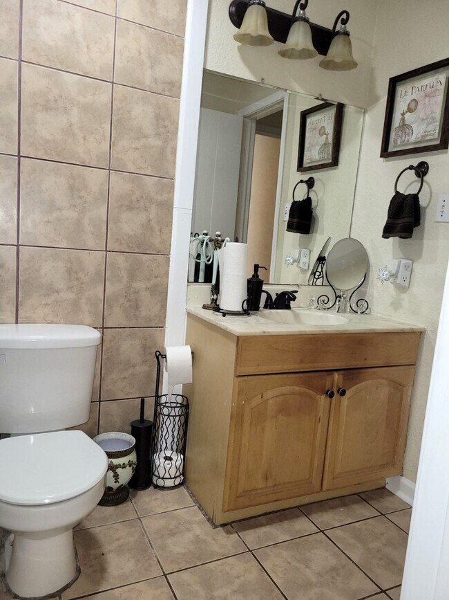 Building Photo - 10813 Sandpiper Dr