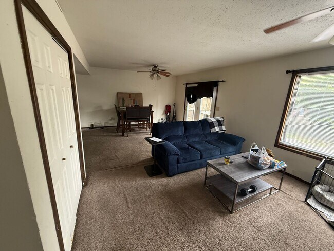 Building Photo - HEST412