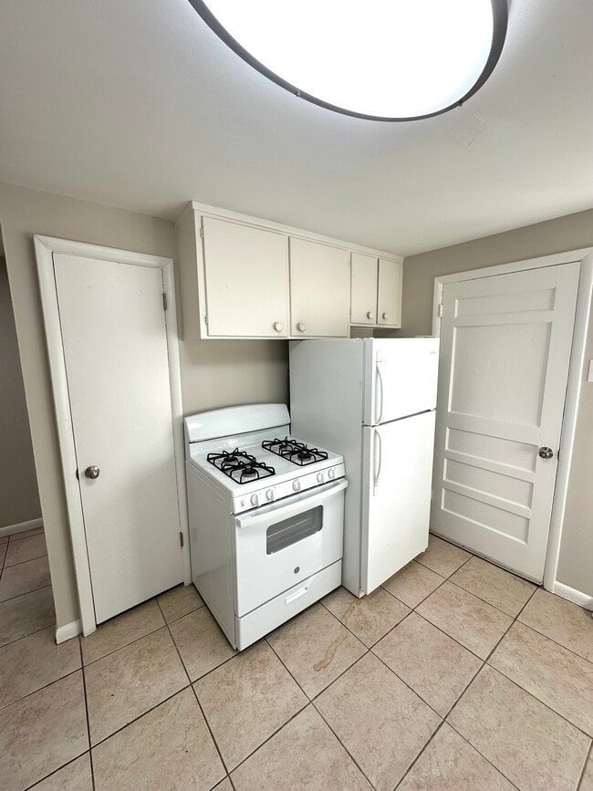 Kitchen - 7750-7766 West 39th Ave
