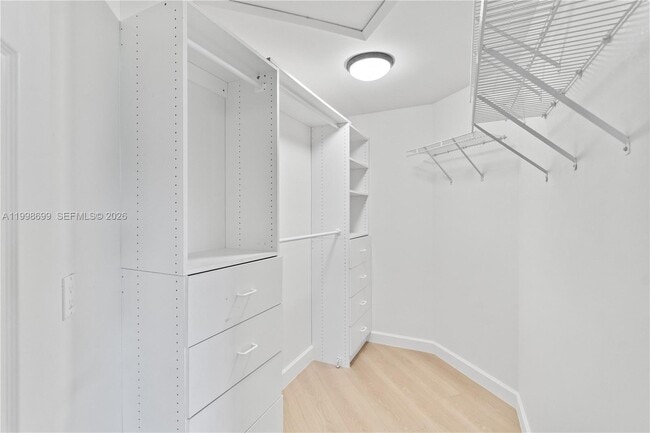 Building Photo - 9081 Lake Park Cir N