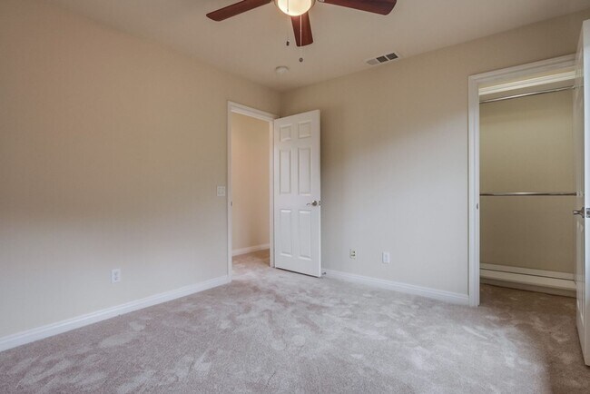Building Photo - 4 Bedroom Cul-de-Sac home in San Elijo Hills!
