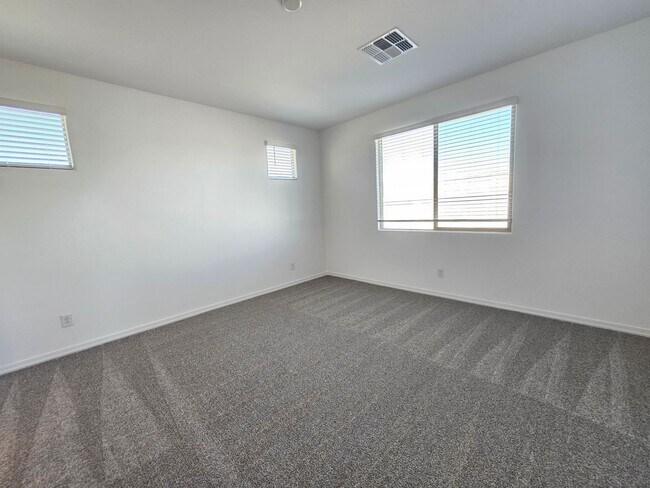 Building Photo - Stunning views