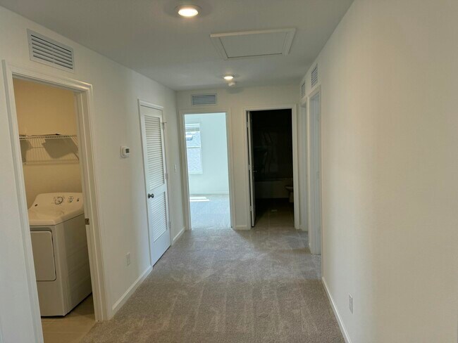 Building Photo - 10856 NW Everbreeze Dr