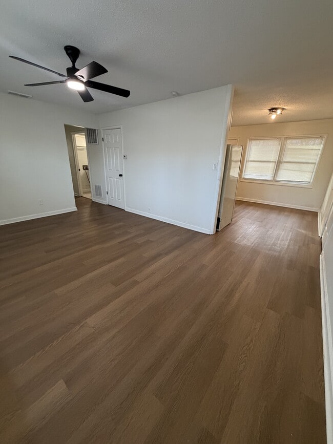 Building Photo - 11000 Ewing Ave