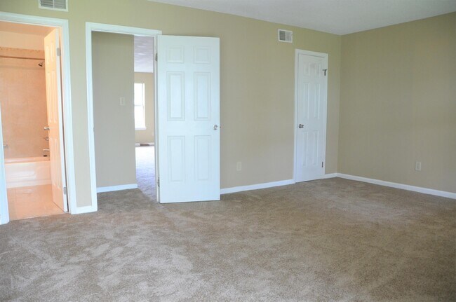 Building Photo - 5509 Lynbrook Landing