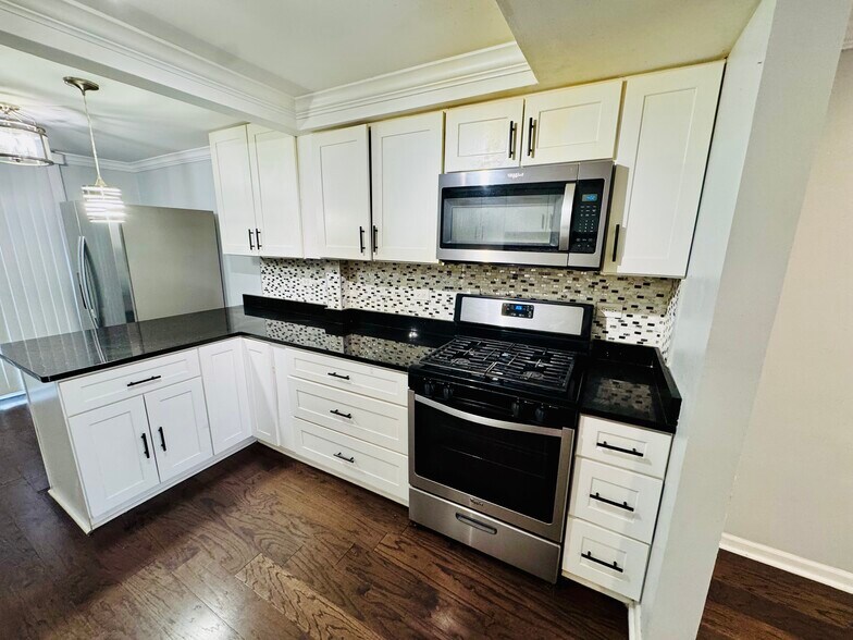 Building Photo - 3023 Wakefield Dr