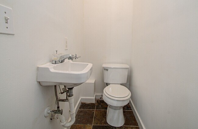 Building Photo - 5419 Gulfton St