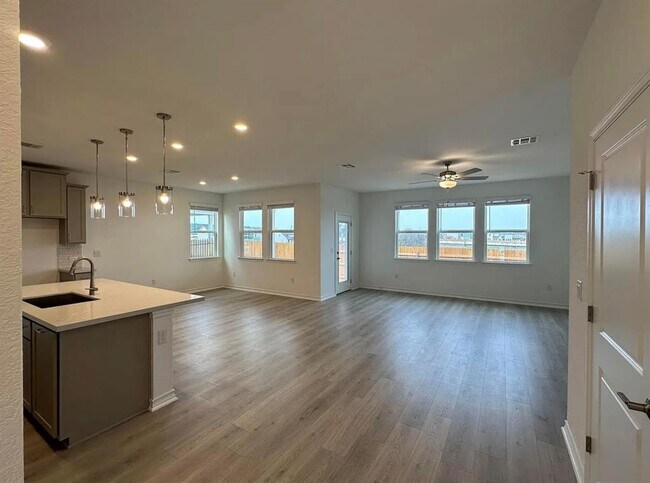 Building Photo - 2910 Tavern Dr